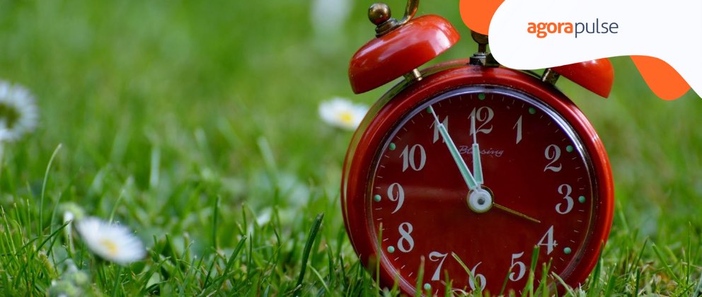 Feature image of 10 Ways You Can Tackle Customer Engagement on LinkedIn in Less Time